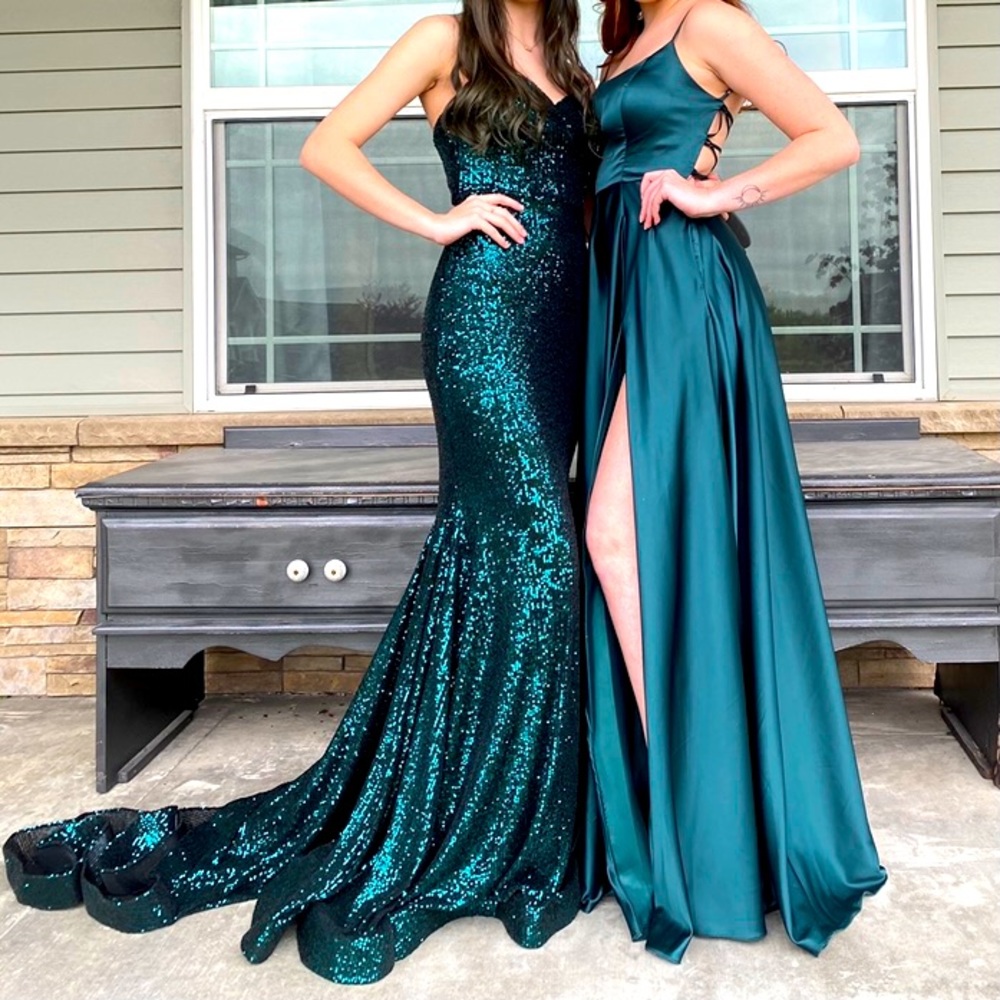 Drop dead gorgeous emerald green dress